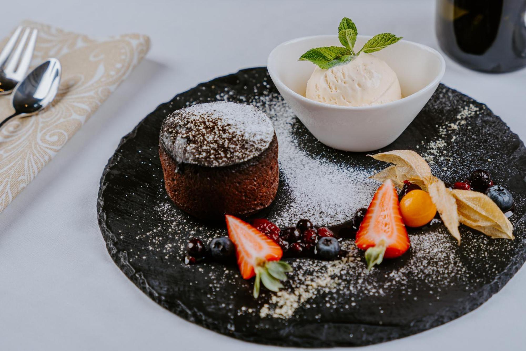 Hotel Kastiel Mojmírovce 외부 사진