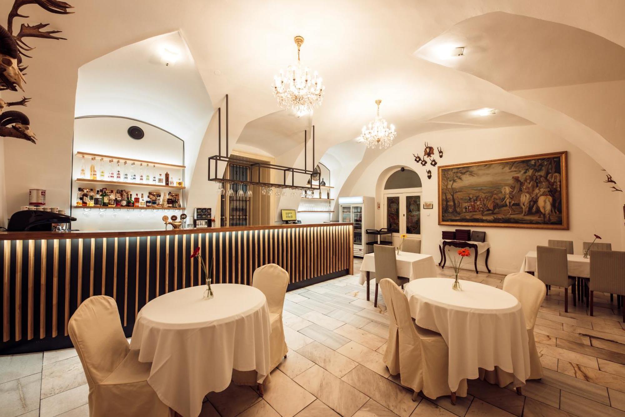 Hotel Kastiel Mojmírovce 외부 사진