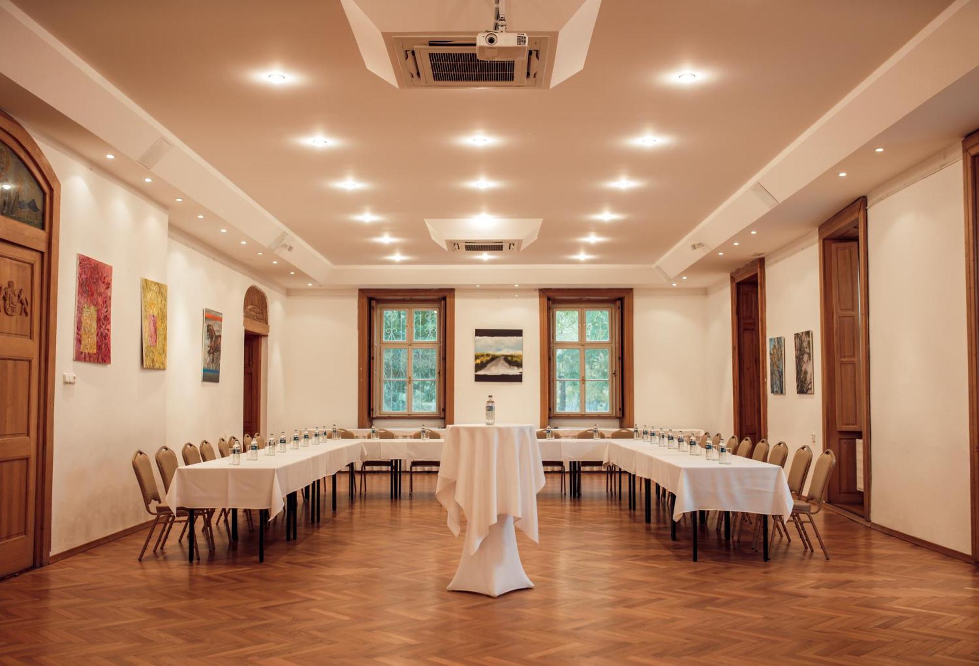 Hotel Kastiel Mojmírovce 외부 사진