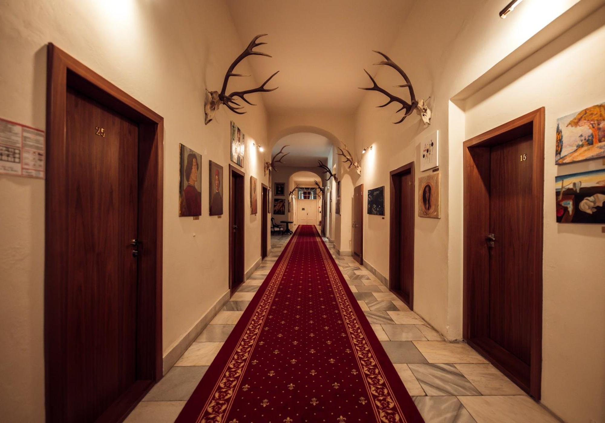 Hotel Kastiel Mojmírovce 외부 사진
