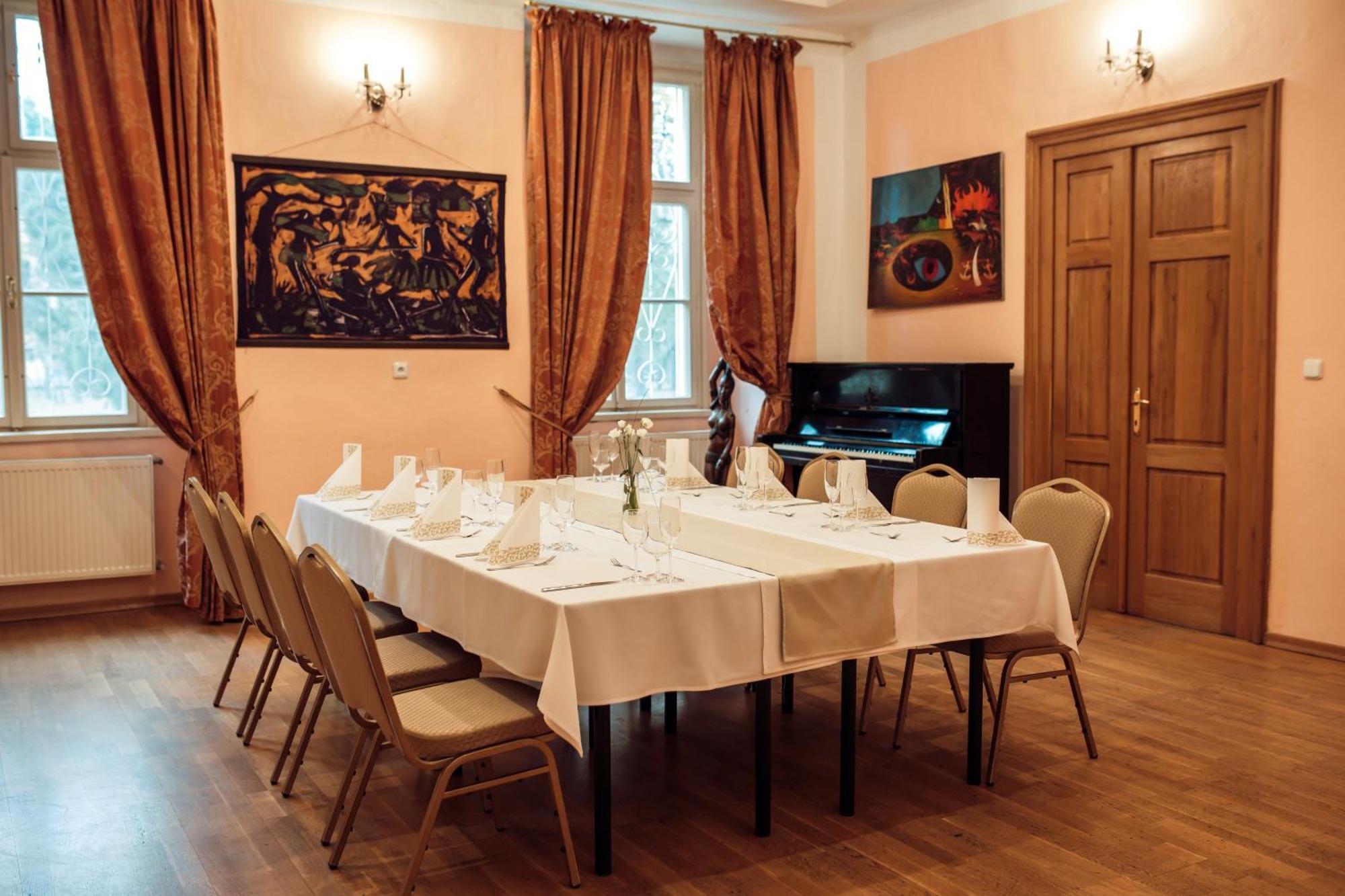 Hotel Kastiel Mojmírovce 외부 사진