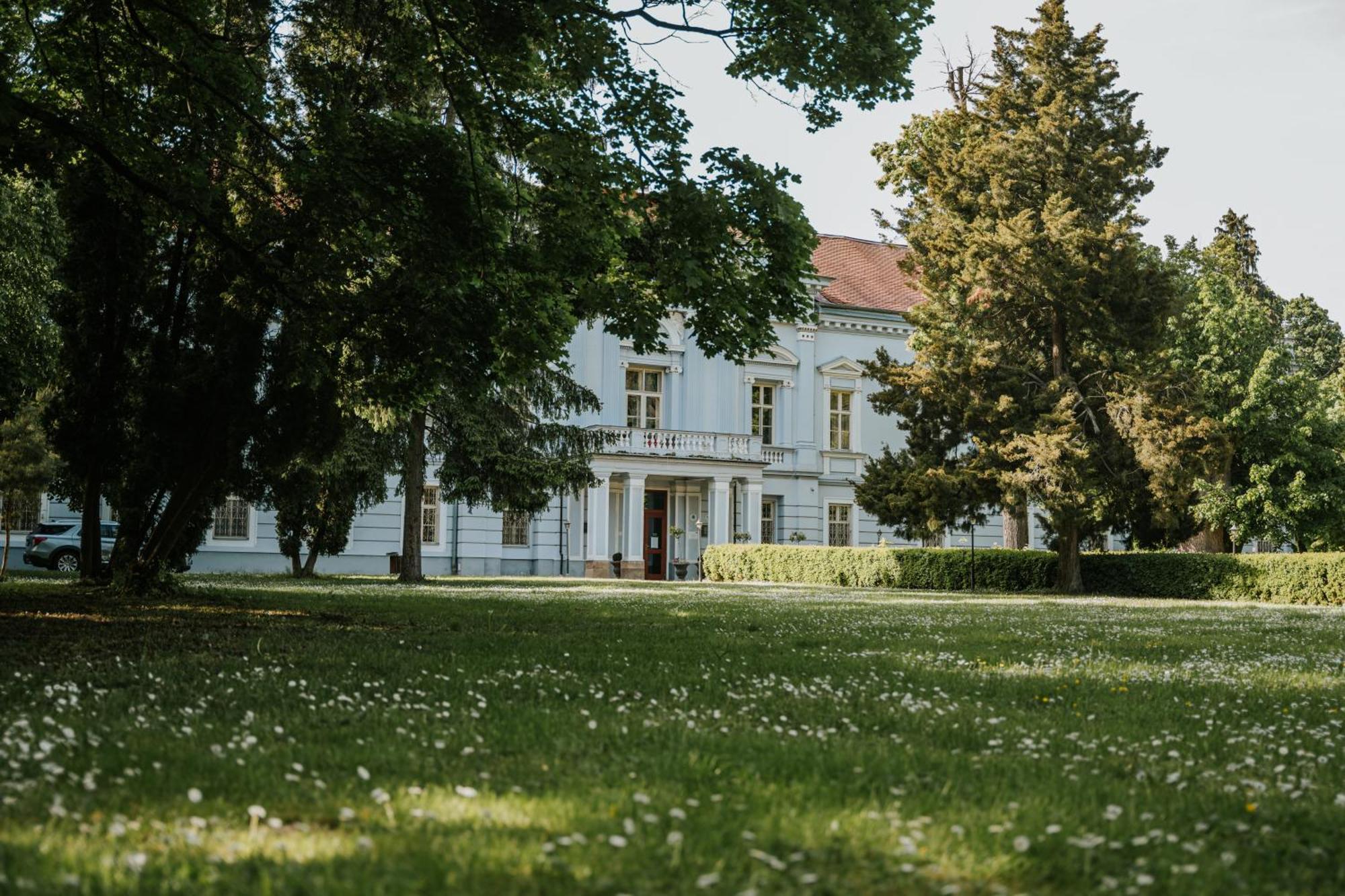 Hotel Kastiel Mojmírovce 외부 사진