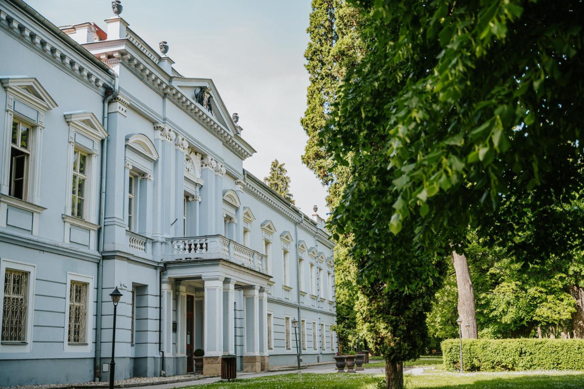 Hotel Kastiel Mojmírovce 외부 사진
