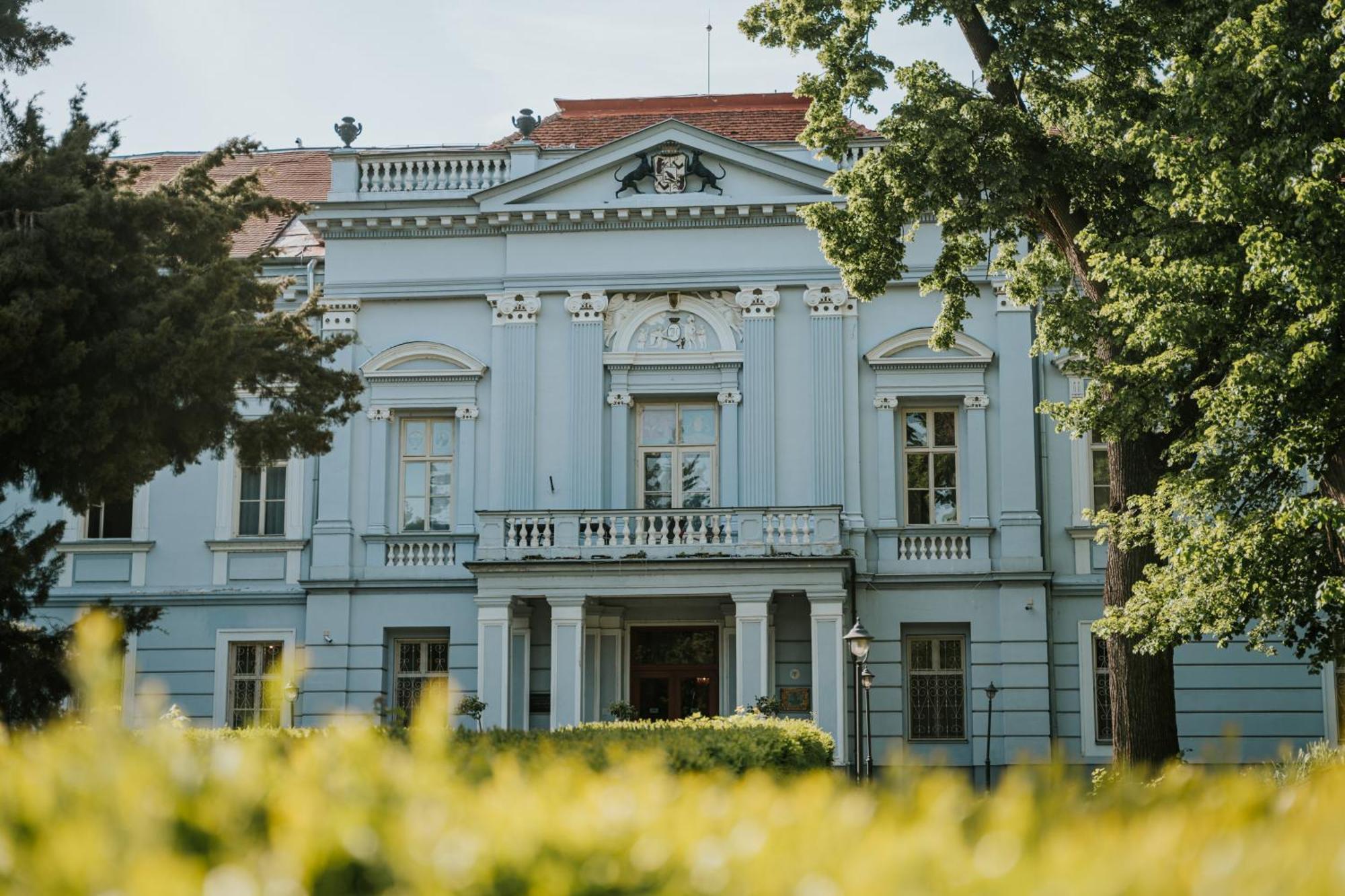 Hotel Kastiel Mojmírovce 외부 사진