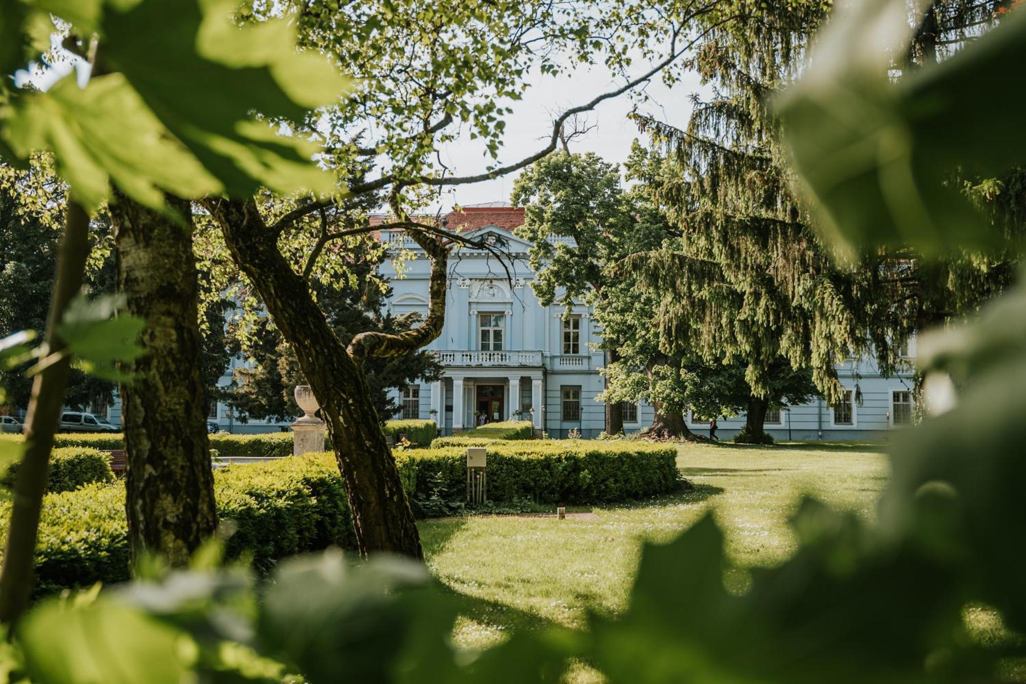 Hotel Kastiel Mojmírovce 외부 사진